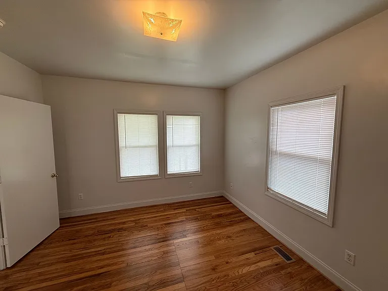 1016 Grace Ave — Photo 13