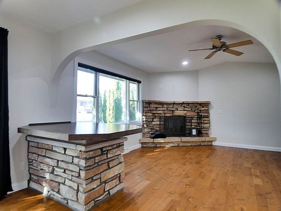 4th image of 727 Woodside Dr