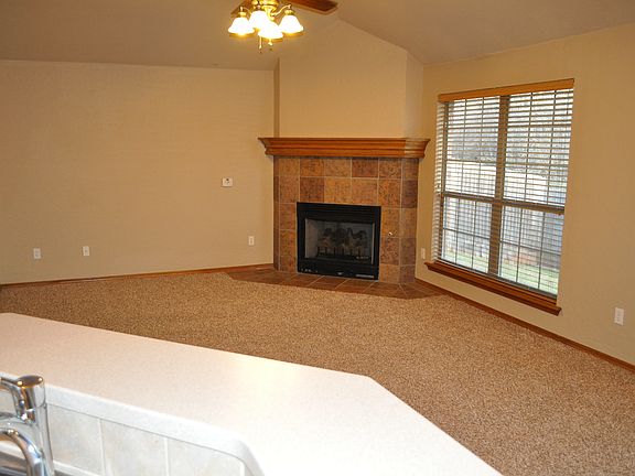 3rd image of 520 E Linden Ln