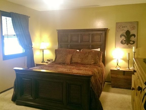 3rd image of 601 Circle Dr