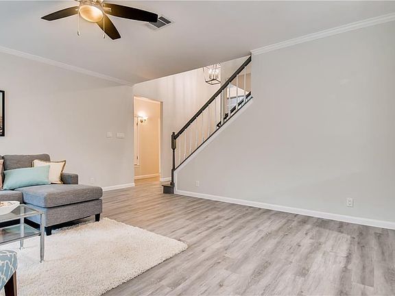 5th image of 307 Sycamore Dr
