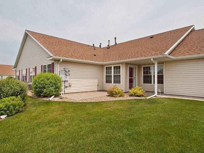 Front of townhom, patio