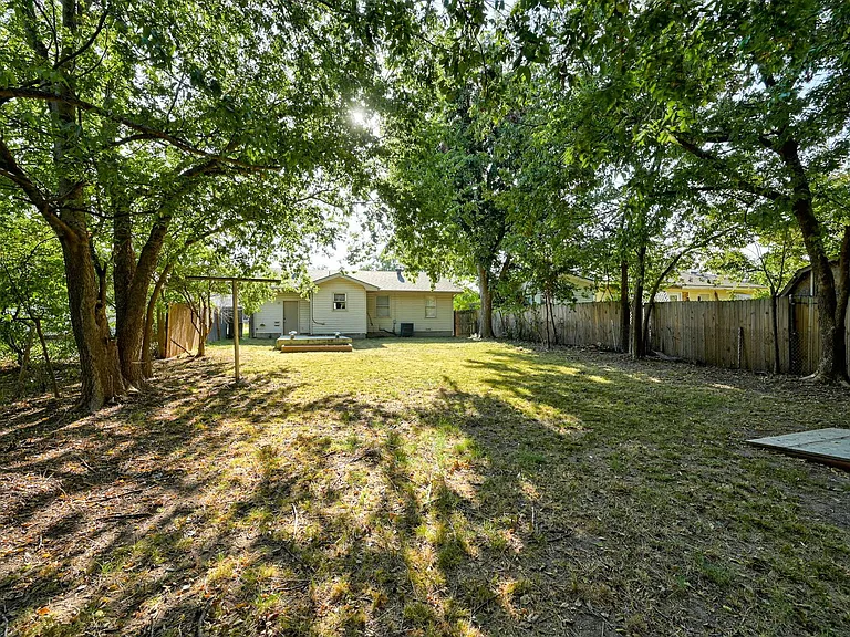 604 N Stewart Ave — Photo 26