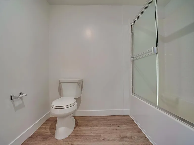 6015 Woodman Ave #206 — Photo 26