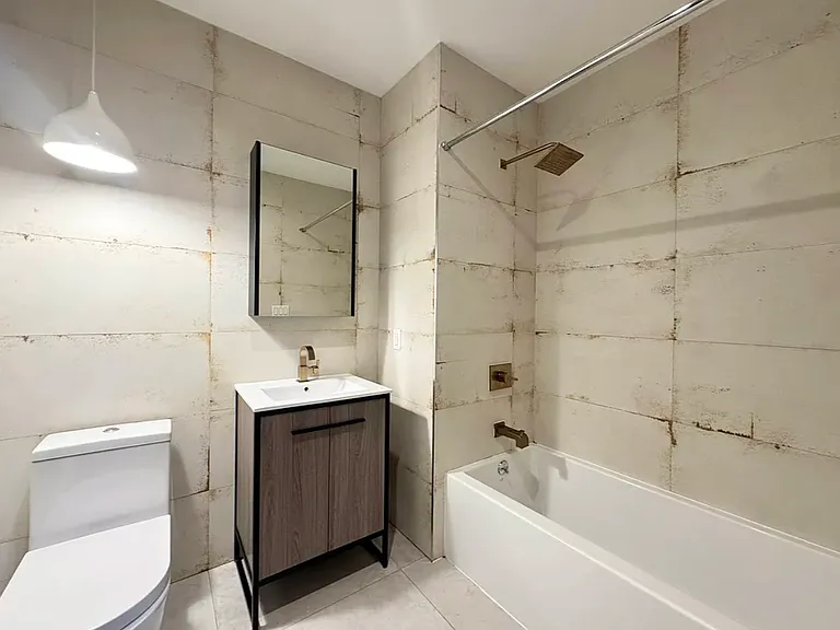 709 Hart St #2G — Photo 7