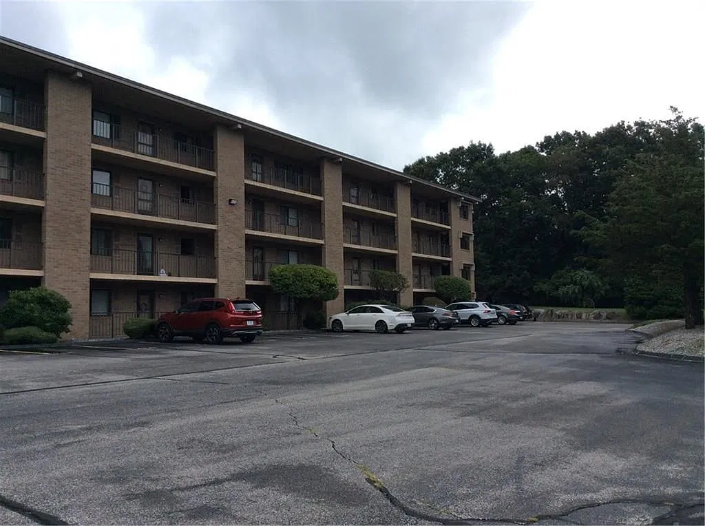 2 bed, 2.0 bath, 1176 sqft, $2,300 — Photo 3