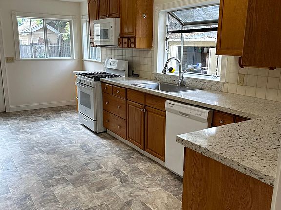 Main House: Kitchen
