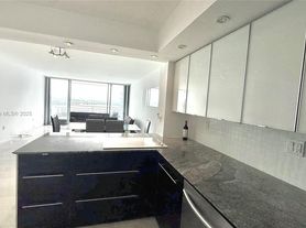 18071 Biscayne Blvd