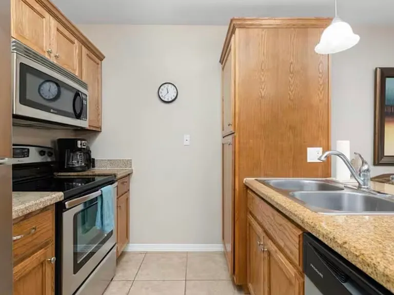 102 E Marlin St #5 — Photo 5