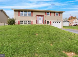 1315 Woodcrest Dr, Reading, PA 19607