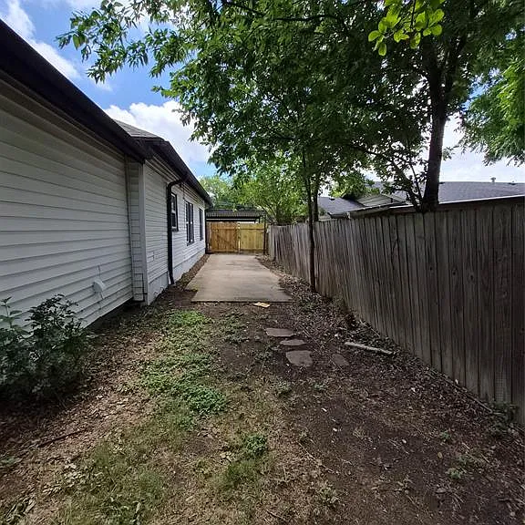 2329 Connor Ave — Photo 23