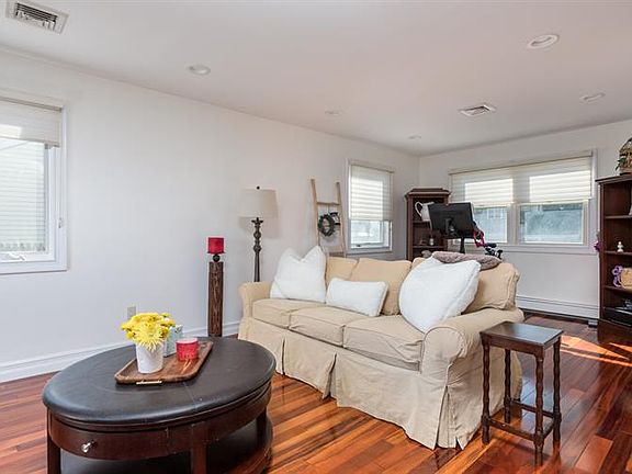 3rd image of 33 Carrie Ave