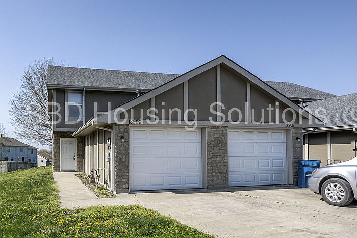 1st image of 18907 E Manor Ct