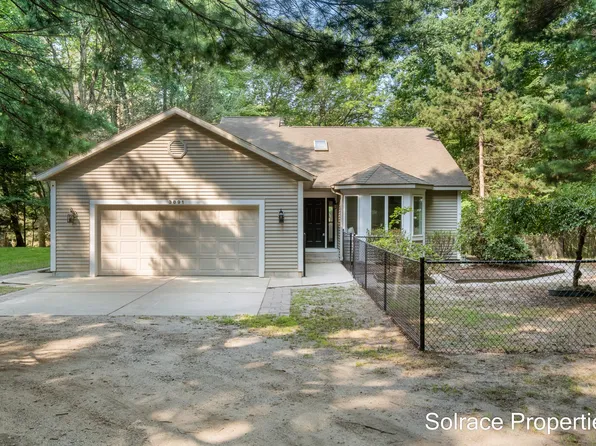 3891 Wickham Dr, Norton Shores, MI 49441