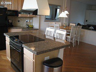 2nd image of 21565 NE Willow Glen Rd