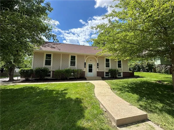1513 SW 20th St, Blue Springs, MO 64015