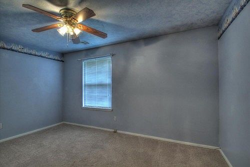 3rd image of 4204 Sunnyview Dr