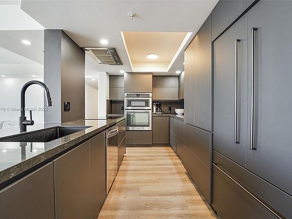 2nd image of 1800 Sunset Harbour Dr #1807