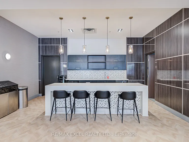 85 N Park Rd S #705 — Photo 38