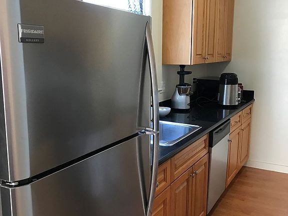 5th image of 1360 Green St APT 7