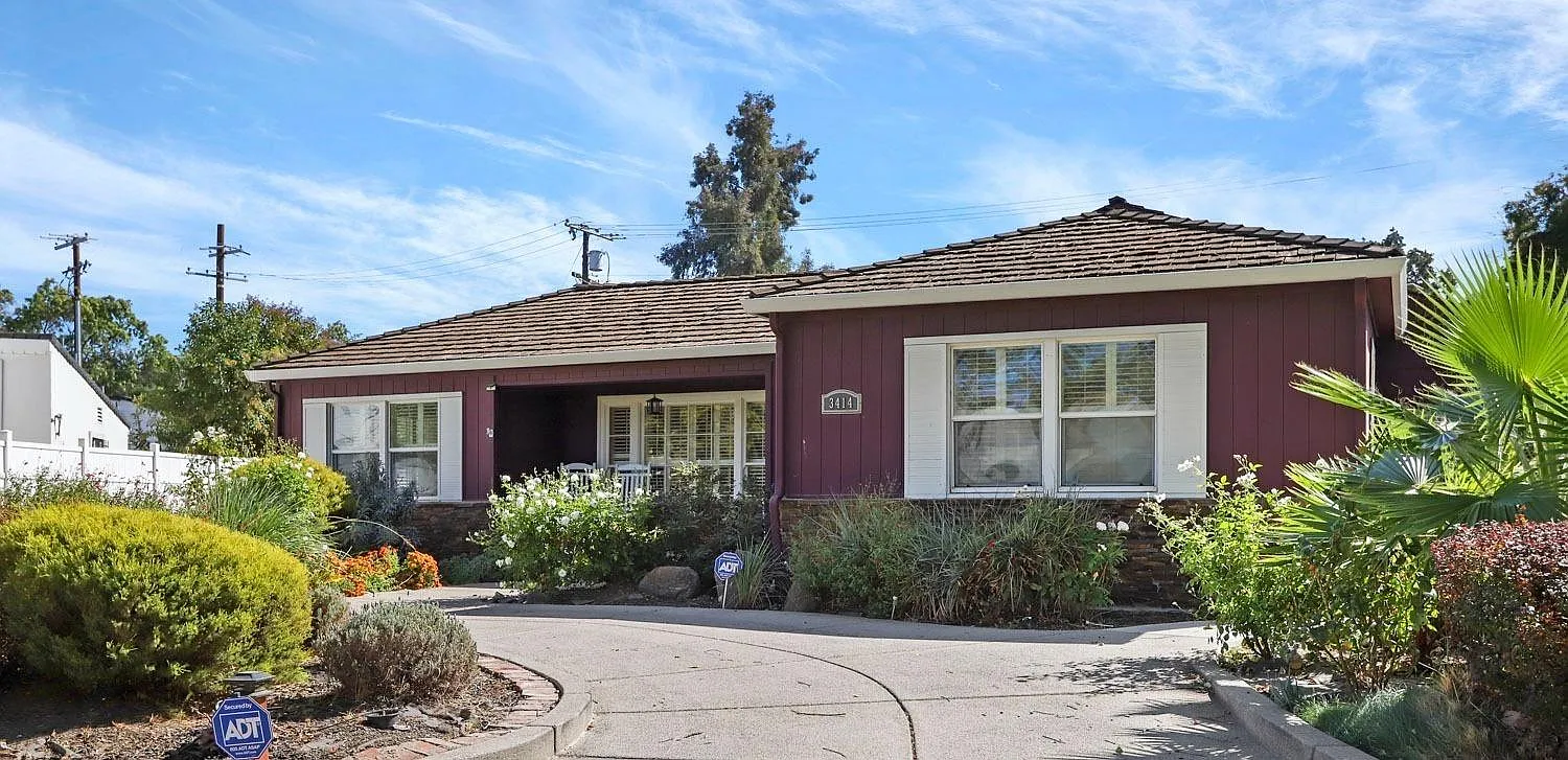 3414 Dwight Way photo 1