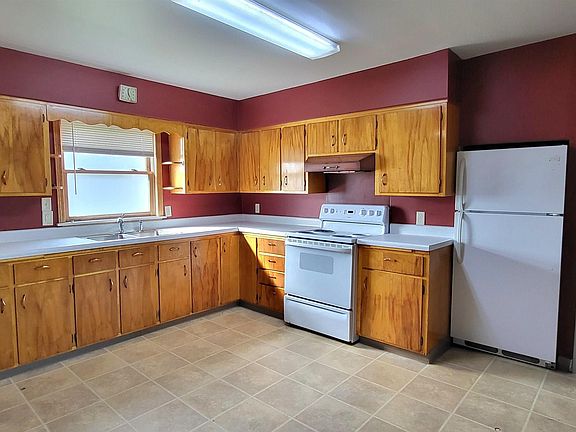 4th image of 56 E 2nd St