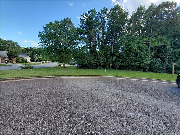 4th image of 1540 Woodland Ct Lot 8