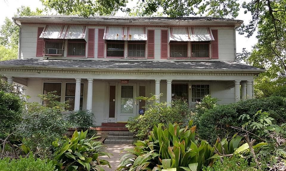 1st image of 818 Walnut St