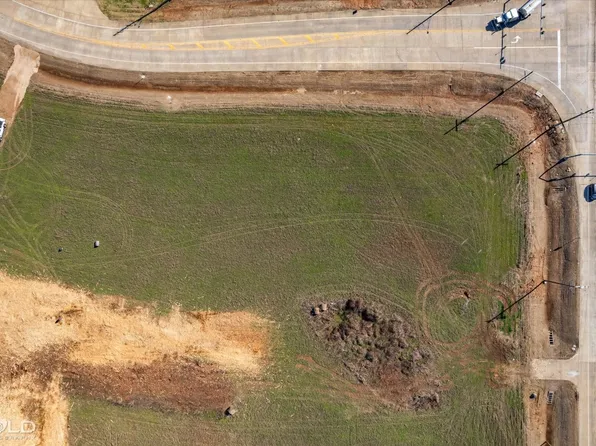 1756 Swan Lake Rd, Bossier City, LA 71111