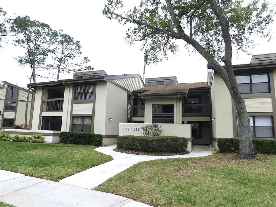 207 Woodlake Wynde #207