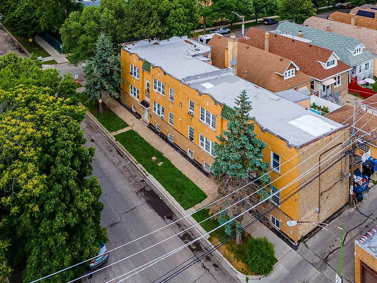 2551 N Lockwood Ave #B3 — Photo 2
