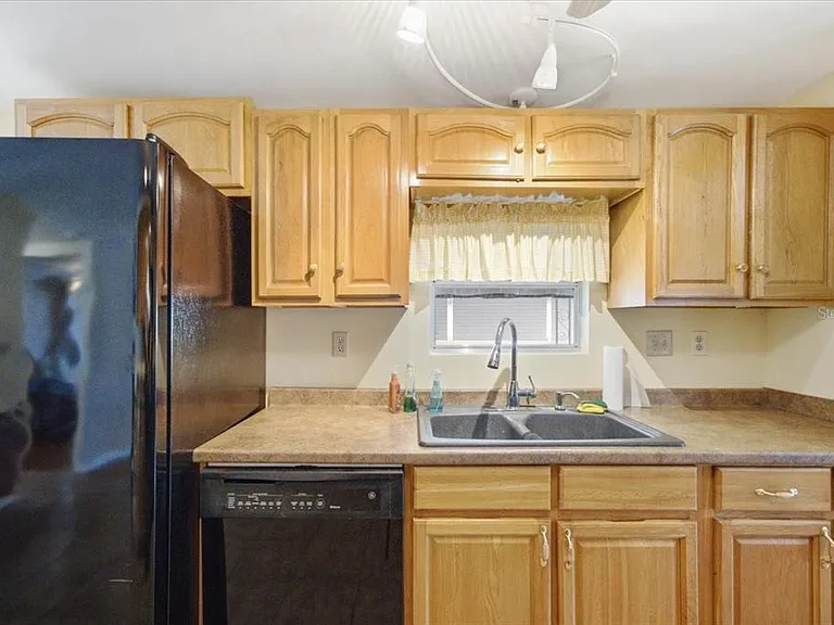 7505 Fairlane Ave — Photo 8