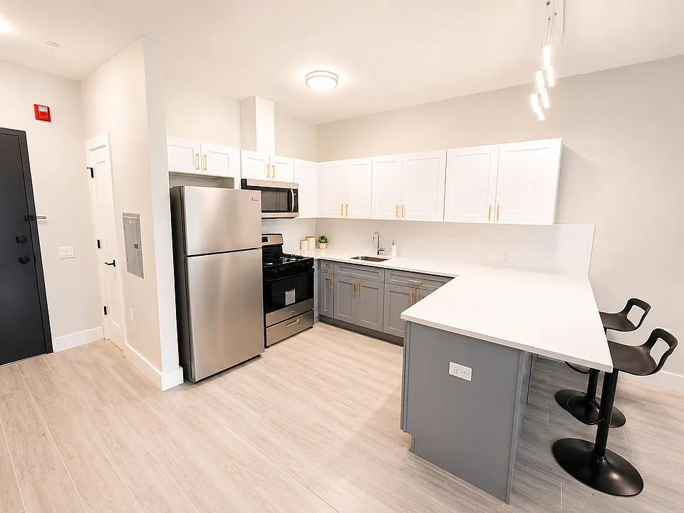 130-131 Ellis Ave #204