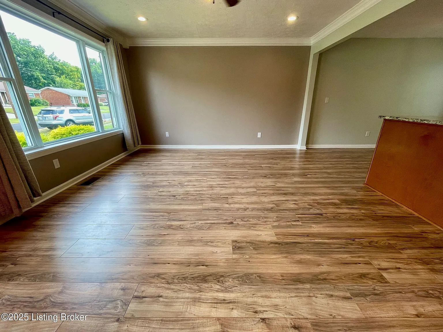 3 bed, 2.0 bath, 1400 sqft, $1,795 — Photo 2