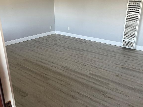 3rd image of 681 Manor Dr APT B
