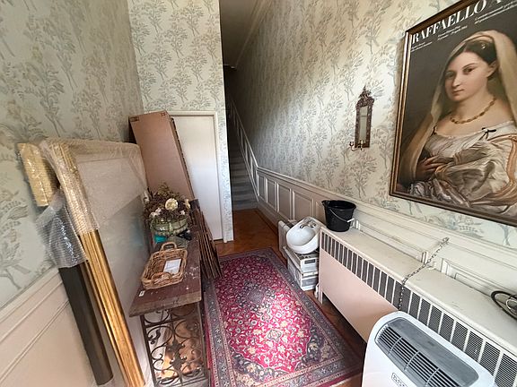 5th image of 719 Washington Pl Floor 2