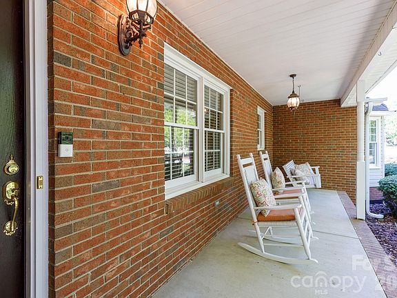 3rd image of 4307 Edgeland Rd