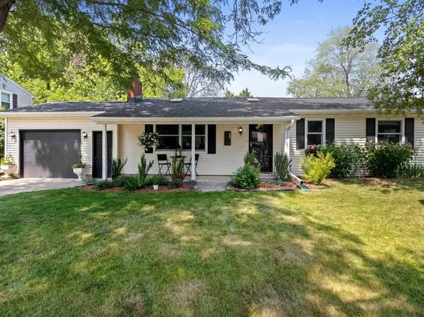 157 Vande Hei Rd, Allouez, WI 54301