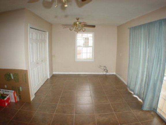 3rd image of 1414 E Everglade Ave