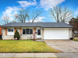 8910 Hensley Dr, Sterling Heights, MI 48314