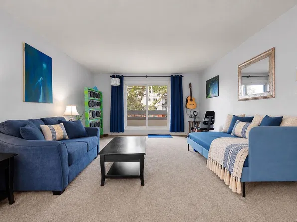 3235 Quadra St #216, Saanich, BC V8X 1G4