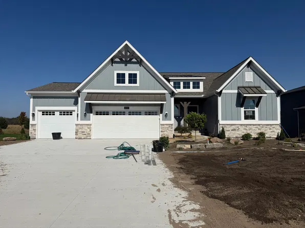 4733 Harkemas Creek Dr, Holland, MI 49424