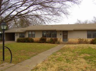 319 E Leon St, Gatesville, TX 76528