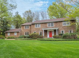 21 Grouse Ln, Huntington, NY 11743