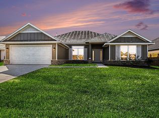 640 Greystone Ln, Angleton, TX 77515