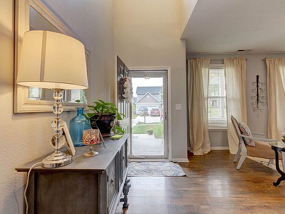 4th image of 3678 S Glasgow Cir