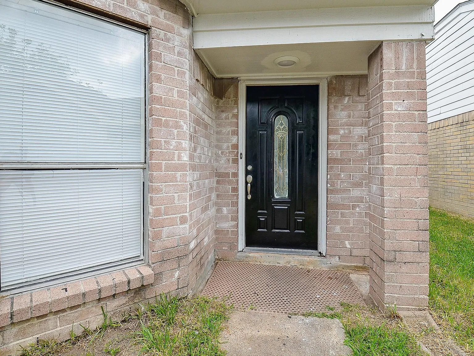 3 bed, 2.5 bath, 1833 sqft, $1,750 — Photo 2