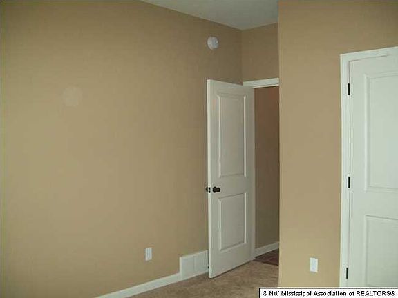 3rd image of 4733 Heritage Dr