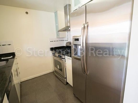 2nd image of 88-20 Parsons Blvd