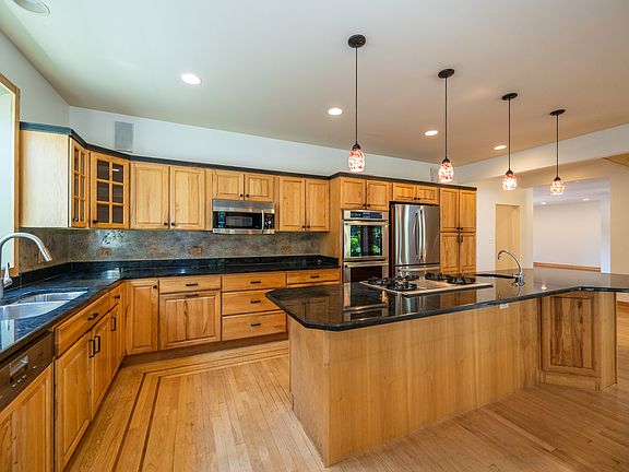 5th image of 3404 Meadow Ln